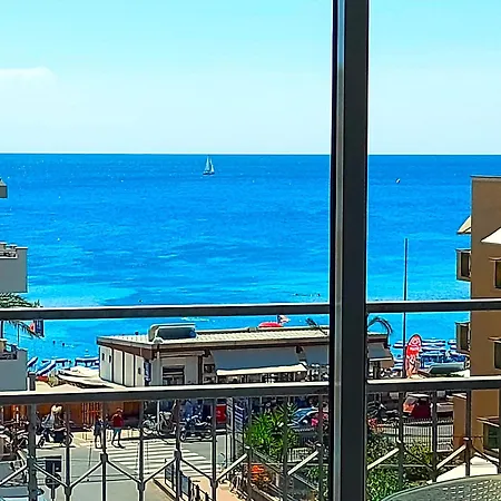 La Casa Di Giuly, Vista Mare, Parcheggio Privato. Pietra Ligure